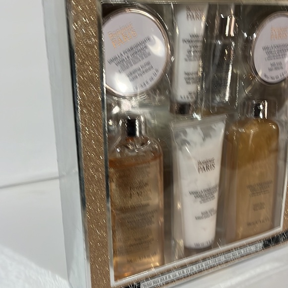 Bath and Bodyworks banjour Paris - Picture 9 of 11